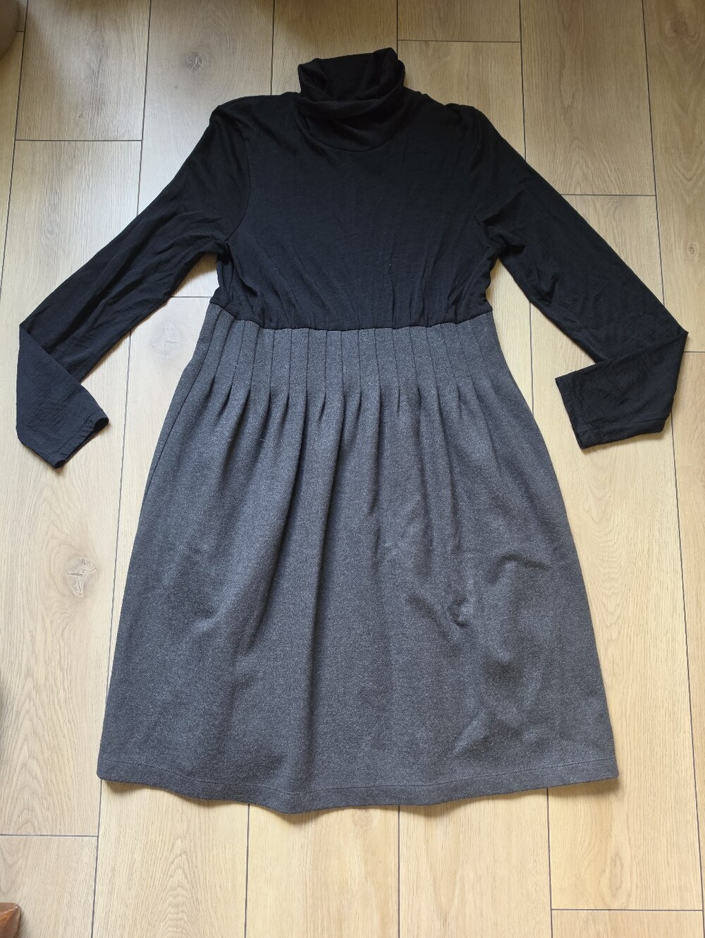 Theory Long Sleeve Wool Turtleneck A Line Midi Dress Gray Black Size L